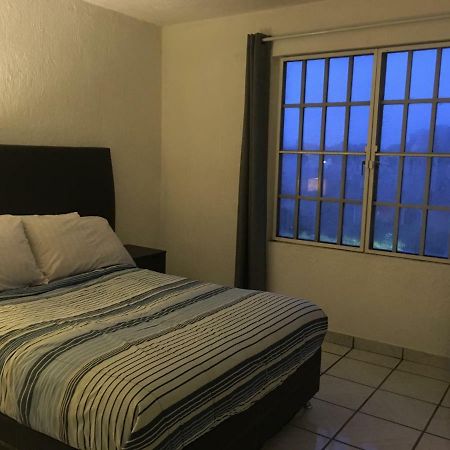 Casa Bravia - Hostal Para Mujeres กัวดาลาฮารา ภายนอก รูปภาพ