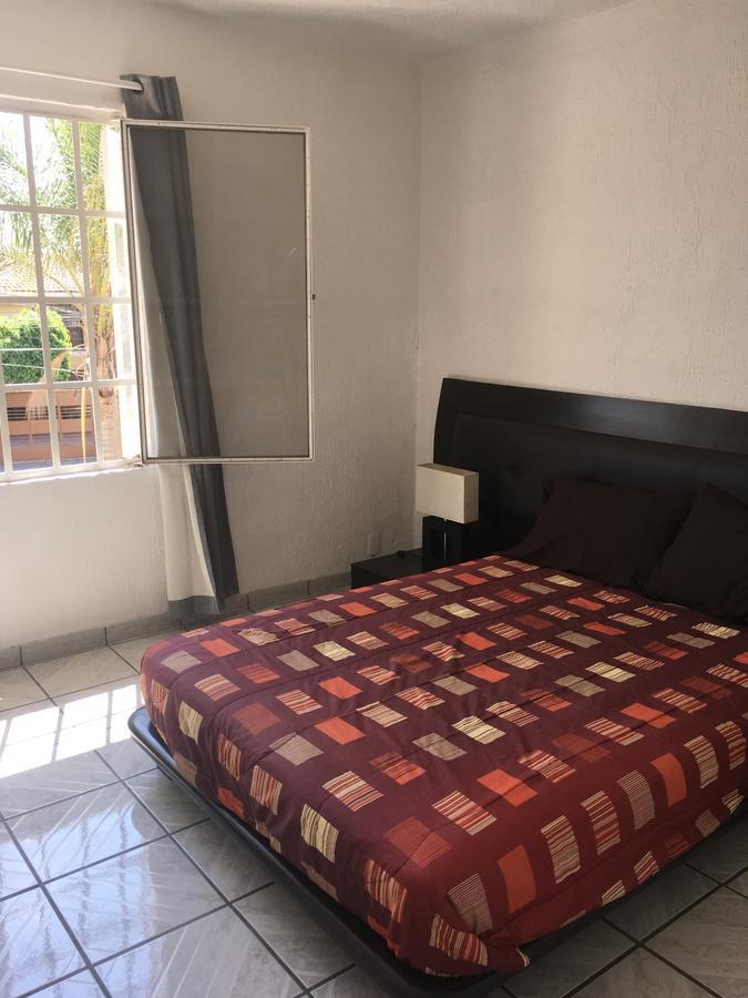 Casa Bravia - Hostal Para Mujeres กัวดาลาฮารา ภายนอก รูปภาพ