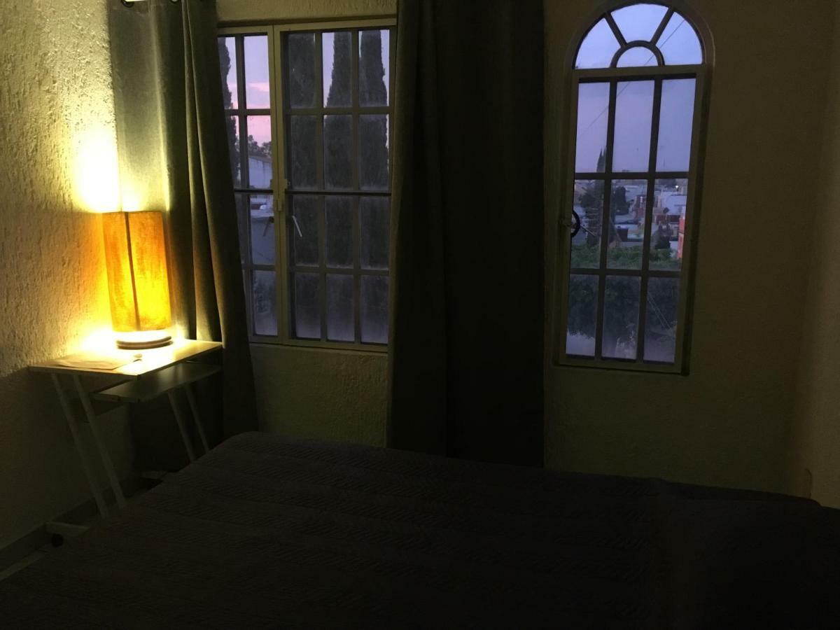 Casa Bravia - Hostal Para Mujeres กัวดาลาฮารา ภายนอก รูปภาพ